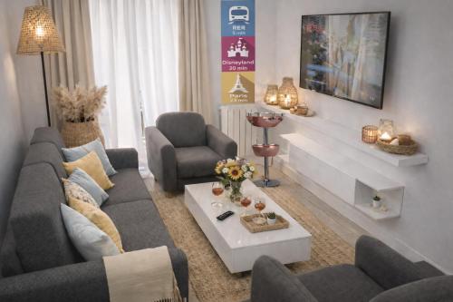 D&E - PARIS-DISNEY - HOLIDAYS APARTMENT - APPARTEMENT DE VACANCES - 5 CHAMBRES- 5 SDB - 5 BEDROOMS - 5 BATHROOMS - Netflix - Location saisonnière - Champs-sur-Marne