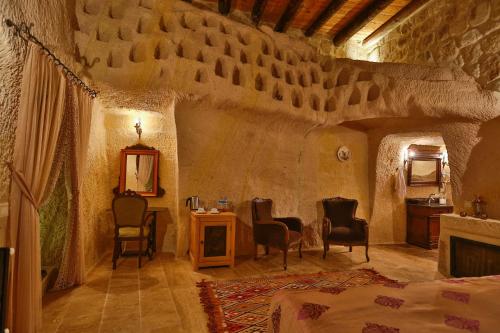 Acropolis Cave Suite