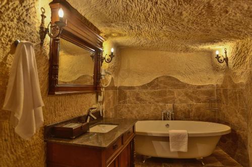 Acropolis Cave Suite