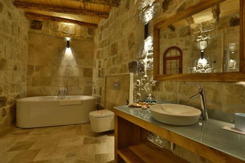 Acropolis Cave Suite