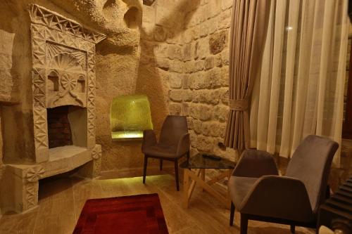 Acropolis Cave Suite