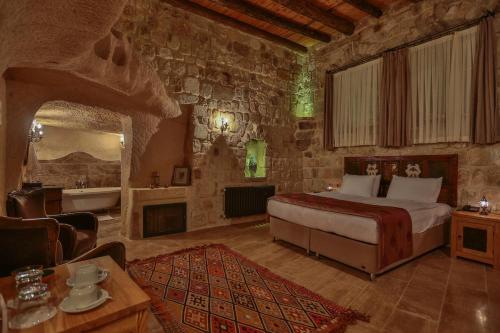 Acropolis Cave Suite