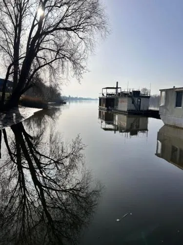Hausboot Appartments in Wiesbaden, Deutschland