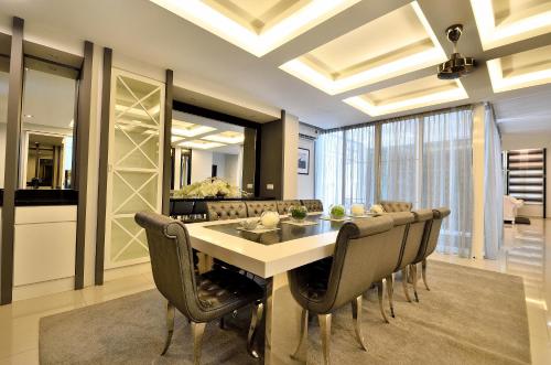 LUXURY SERVICE VILLA-IRIS VILLA in Teluk Bahang