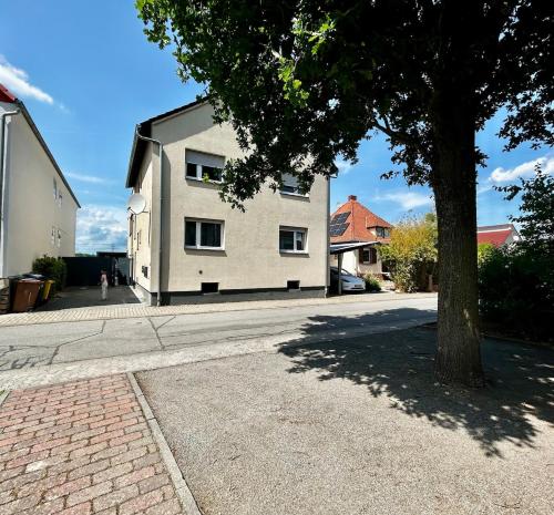 Exterior view, Modern apartment with parking & Wi-Fi in Zwingenberg