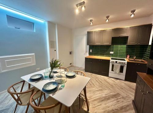 Kitchen, Modern apartment with parking & Wi-Fi in Zwingenberg