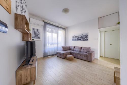 TwelveHolly apartment, Florencja