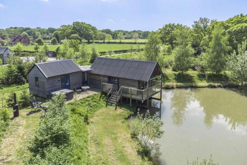 The Boathouse by Plush Huts gîte à louer Frittenden