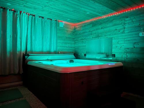 Sauna et jacuzzi privatifs in Лінас