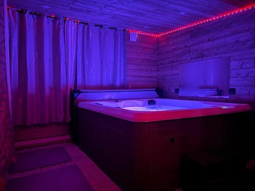Sauna et jacuzzi privatifs in Лінас