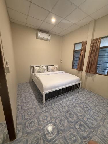 Partial Seaview Bungalow Near Sairee in Taa Then Bay
