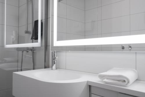 Thon Hotel Gardermoen - image 2