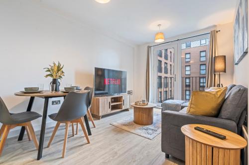 Manchester Modern 1-Bed City Centre Flat - Balcony & Parking