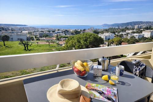 Sea View Riviera, Charmant 3 pieces vue mer panoramique, 2 chambres, 4P, PK, AC in Laval