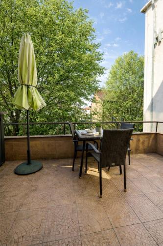 شرفة/ تراس, Apartmán v srdci Piešťan s parkovaním zdarma (Apartman v srdci Piestan s parkovanim zdarma) in بييشتاني
