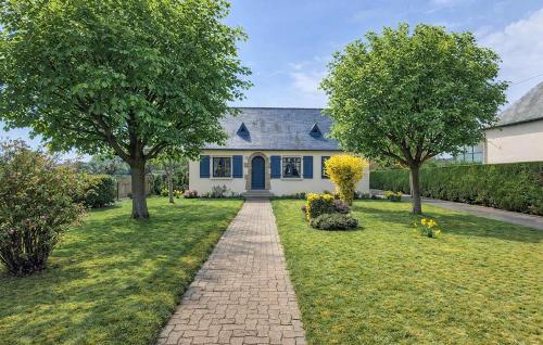 Lovely Home In La Fresnais With Kitchen gîte à louer La Fresnais