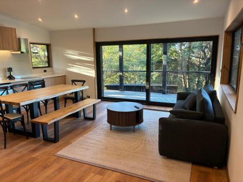 Los Coihues Refuge - Modern Forest Cabin