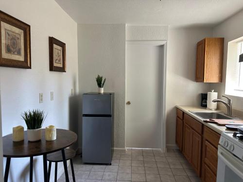 Suite A With A Kitchen - Sacramento, CA