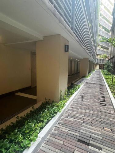 Marvinn's by LVH - 150 Newport Boulevard, Studio Balcony near NAIA, Manila (photo 3)