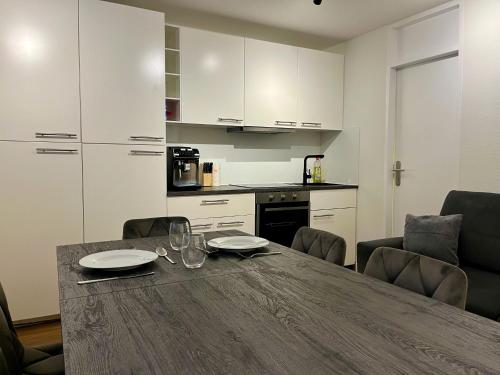 廚房, G&P Housing Apartments - Shared Apartment Deluxe Zimmer mit eigenem Badezimmer WC und großer Küche (G&P Housing Apartments - Shared Apartment Deluxe Zimmer mit eigenem Badezimmer WC und großer Kuche) in 阿爾滕施泰格