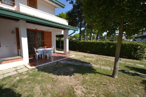Green retreat with shared pool
