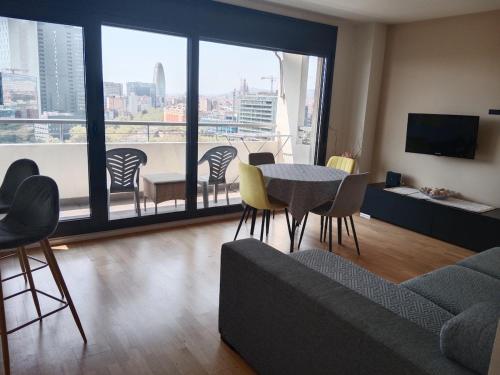 Apartment with views of all of Barcelona, parking, swimming pool