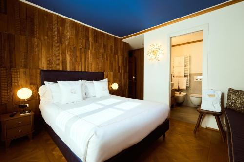 Ambra Cortina Luxury&Fashion Hotel - image 40