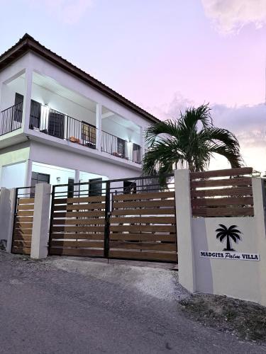 . Madgita Palm Villa