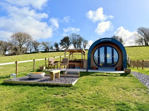 Exterior view, Four Paws Glamping in Bronant
