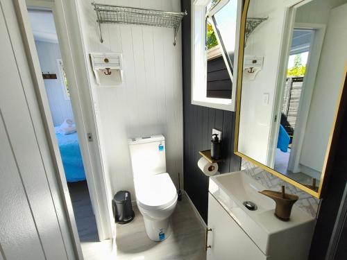 淋浴設備, Tiny Tranquility at Lake Tarawera Retreat in 塔拉韋拉湖