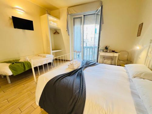 Bed & Bed Peterson Room Type - Triple Room