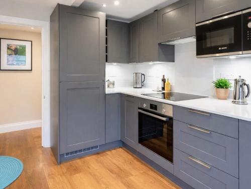 Spacious city-centre apartment in Bath, Bath (photo 2)