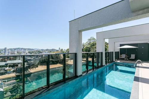 Úszómedence, Loft aconchegante com piscina próximo à Vila Germânica (Loft aconchegante com piscina proximo a Vila Germanica) in Blumenau
