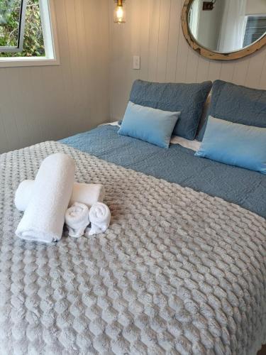 Tiny Tranquility at Lake Tarawera Retreat in 塔拉韋拉湖