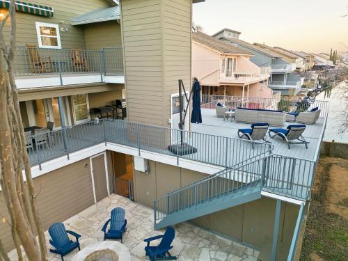 陽台/露台, Luxury on Lake LBJ with Hot Tub Firepit & Boat Slip in 馬蹄灣(TX)