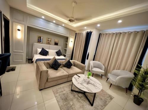Penta Square Platinum Executive Apartments - DHA Phase 5 Lahore - image 2
