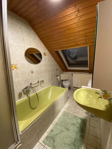 Shower, Gastezimmer Fuldabruck - ruhig & nahe VW und Kassel in Fuldabrück