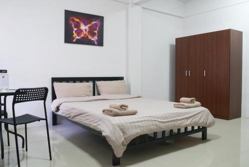Baan Mai Guest House in Bang Na