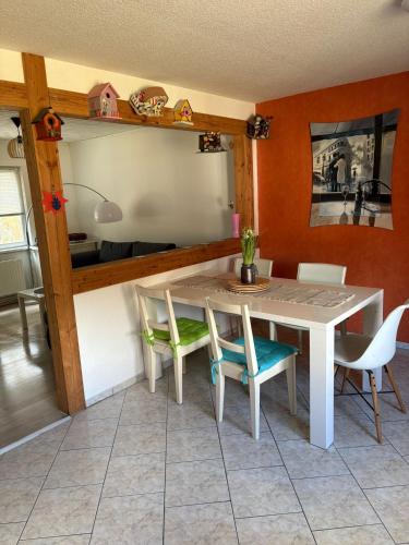 2 bedrooms, 7 beds