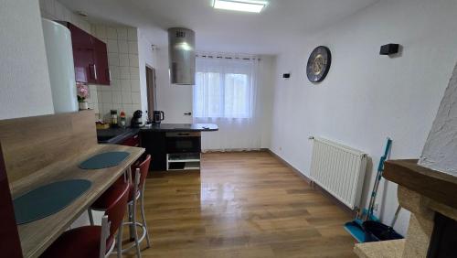 köök, Appartement 3 Vittel cosy face centre équestre (Appartement 3 Vittel cosy face centre equestre) in Bulgneville