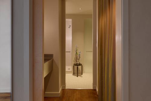 Pocketbook Hotel and Baths - main image