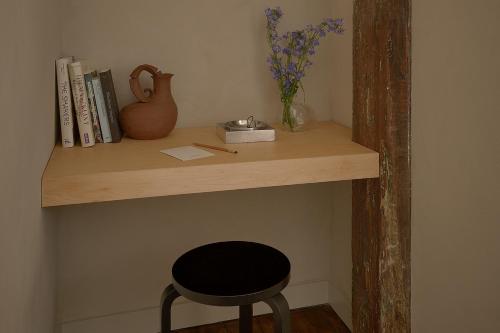 Pocketbook Hotel and Baths - image 6