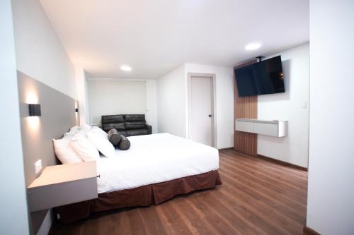 1 king bed, 2 sofa beds