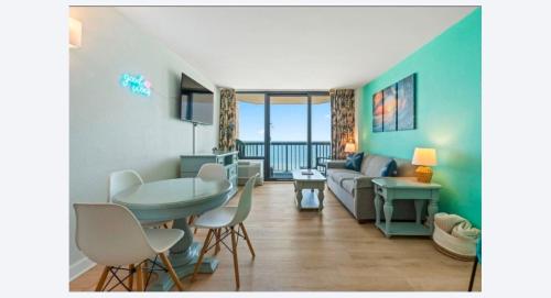 Compass Cove 3
