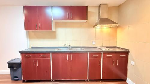 2 bedrooms, 5 beds