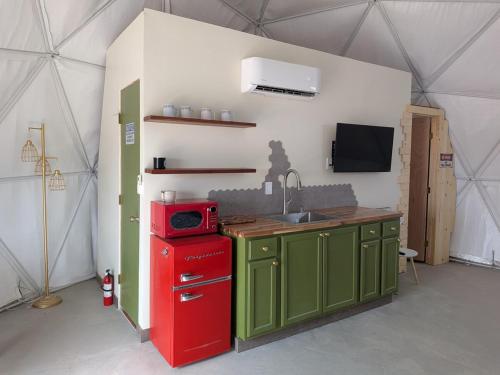 Big Bend Off-Grid Dome - AC, Bath, WiFi in Terlingua (TX)