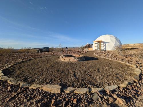 Big Bend Off-Grid Dome - AC, Bath, WiFi in Terlingua (TX)
