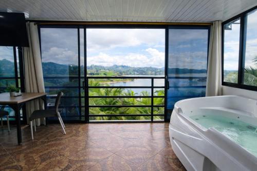 Hotel Mirador Cielo Azul in El Peñol