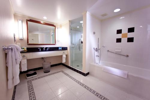 Orchard Hotel - image 4