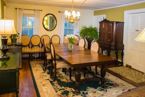 Arbor View House Bed and Breakfast in East Marion, USA
